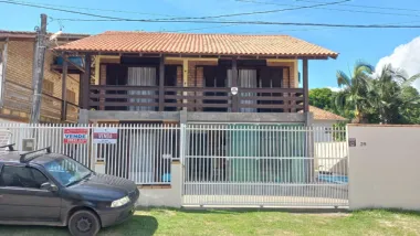 Excelente oportunidade de adquirir uma belíssima casa no Centro de Balneário Piçarras! Excelente oportunidade de adquirir uma belíssima casa no Centro de Balneário Piçarras!