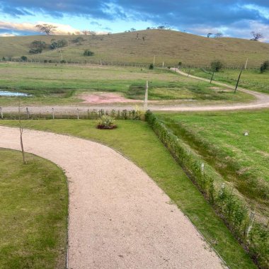 Vende-se um belíssimo Sítio/Chácara no centro da cidade de Itajaí. Com área tota Vende-se um belíssimo Sítio/Chácara no centro da cidade de Itajaí. Com área tota