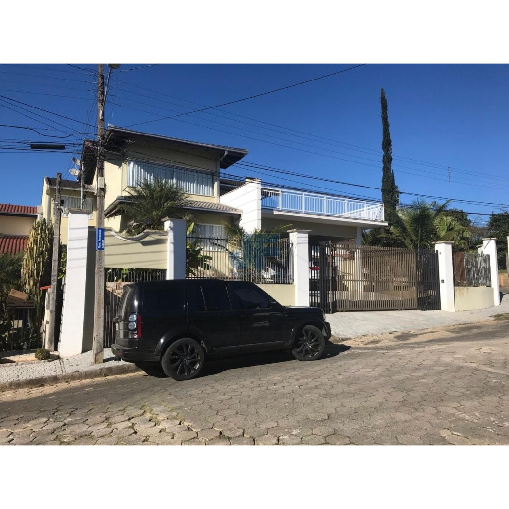 Casa à venda com 4 quartos, 450m² - Foto 1