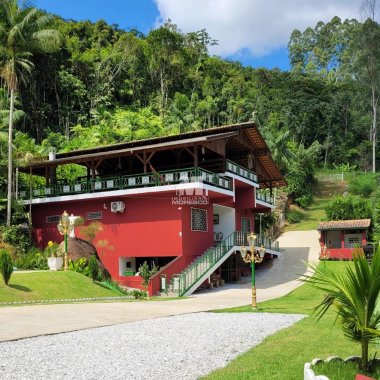 Sítio de Alto Padrão em Nova Trento – SC Sítio de Alto Padrão em Nova Trento – SC