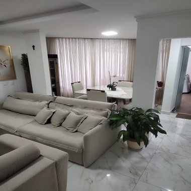 Maravilhoso Sobrado Mobiliado no Centro de Balneário Camboriú Localização privilegiada Maravilhoso Sobrado Mobiliado no Centro de Balneário Camboriú Localização privilegiada